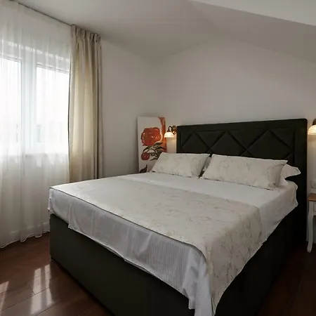 Ana Apartment